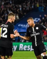  巴黎圣日耳曼客场逆转里昂保留争冠希望  