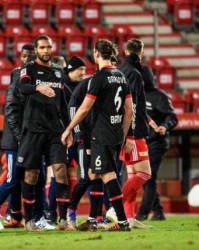  药厂勒沃库森连胜势头受阻  