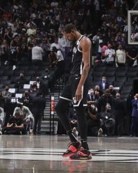  字母哥暴扣绝杀雄鹿险胜篮网守住东部第二  