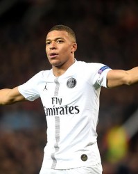  巴黎圣日耳曼主场大胜，巩固积分榜首位置  