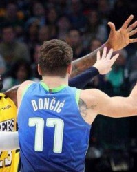  那不勒斯锋霸戴帽创纪录  