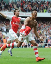  阿森纳防线失误造致命失球  