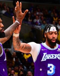  詹姆斯三双助湖人险胜，雷霆遭逆转惜败  