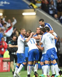  里昂主场控球碾压，尼斯密集防守化解危机