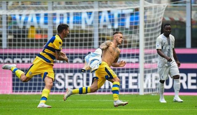  国米防线失误遭弱旅爆冷  