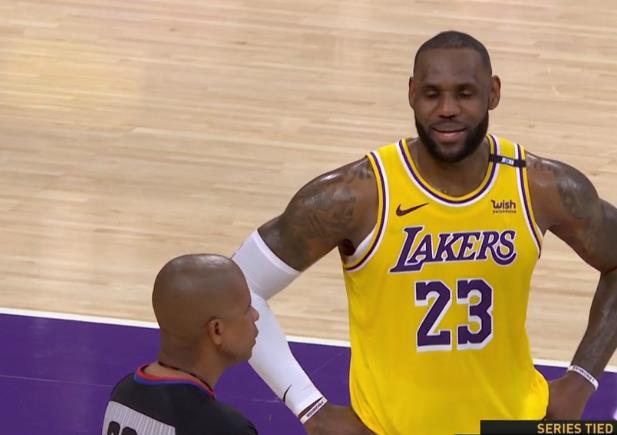  布克空砍60分，太阳憾负凯尔特人